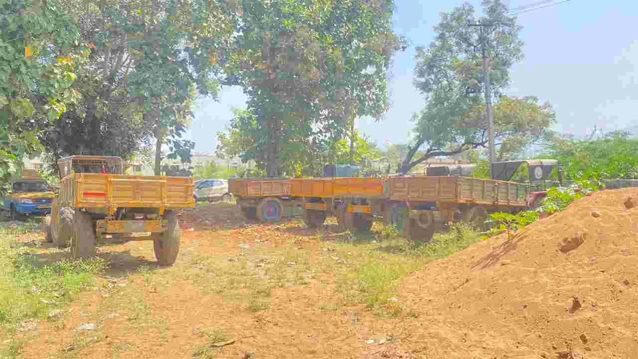 ఆ ఎక్స్కవేటర్ను తప్పించింది ఎవరు?