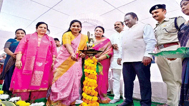 మహిళలది గురుతర బాధ్యత