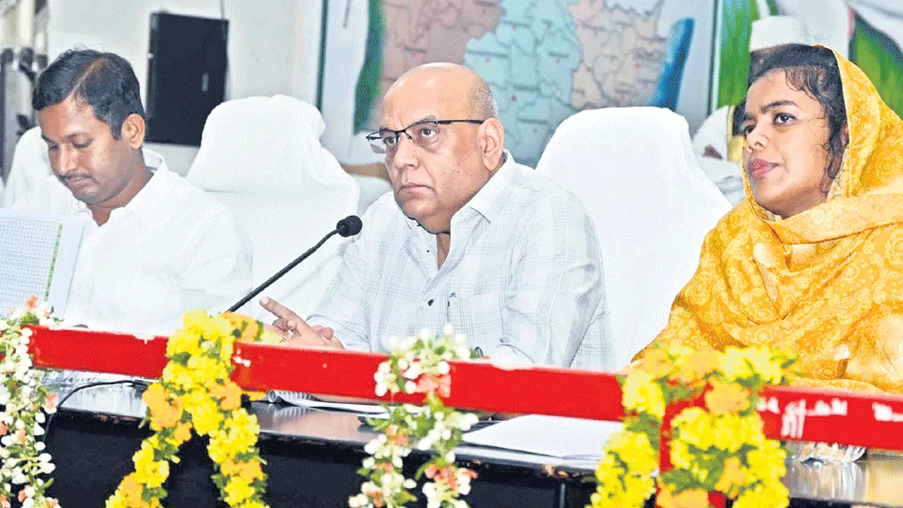 భూ అక్రమాలపై ఉక్కుపాదం