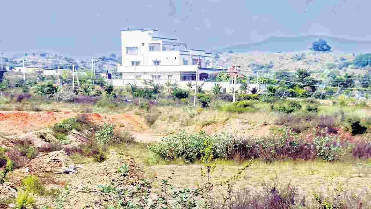 Rajampeta MLA: 30 ఎకరాల ప్రభుత్వ భూమిలో ‘ఆకేపాటి ఎస్టేట్‌’!