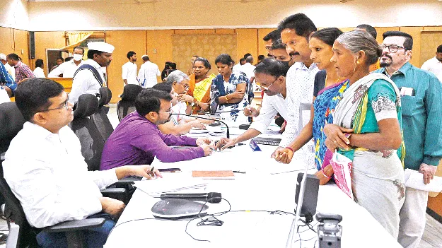 అర్జీల పరిష్కారంలో ఆలస్యం చేయొద్దు