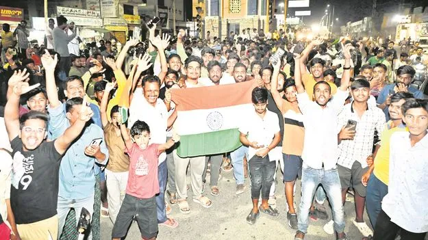Cricket : సెమీ సంబరం