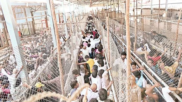 దర్శనానికి 6 గంటల సమయం