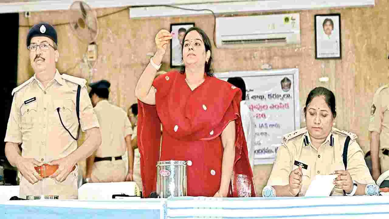 గీత కులస్థులకు 10 దుకాణాలు