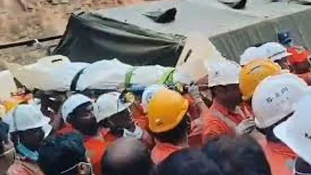SLBC Tunnel : ఎస్ఎల్‌బీసీ టన్నెల్ నుంచి మృతదేహం వెలికితీత