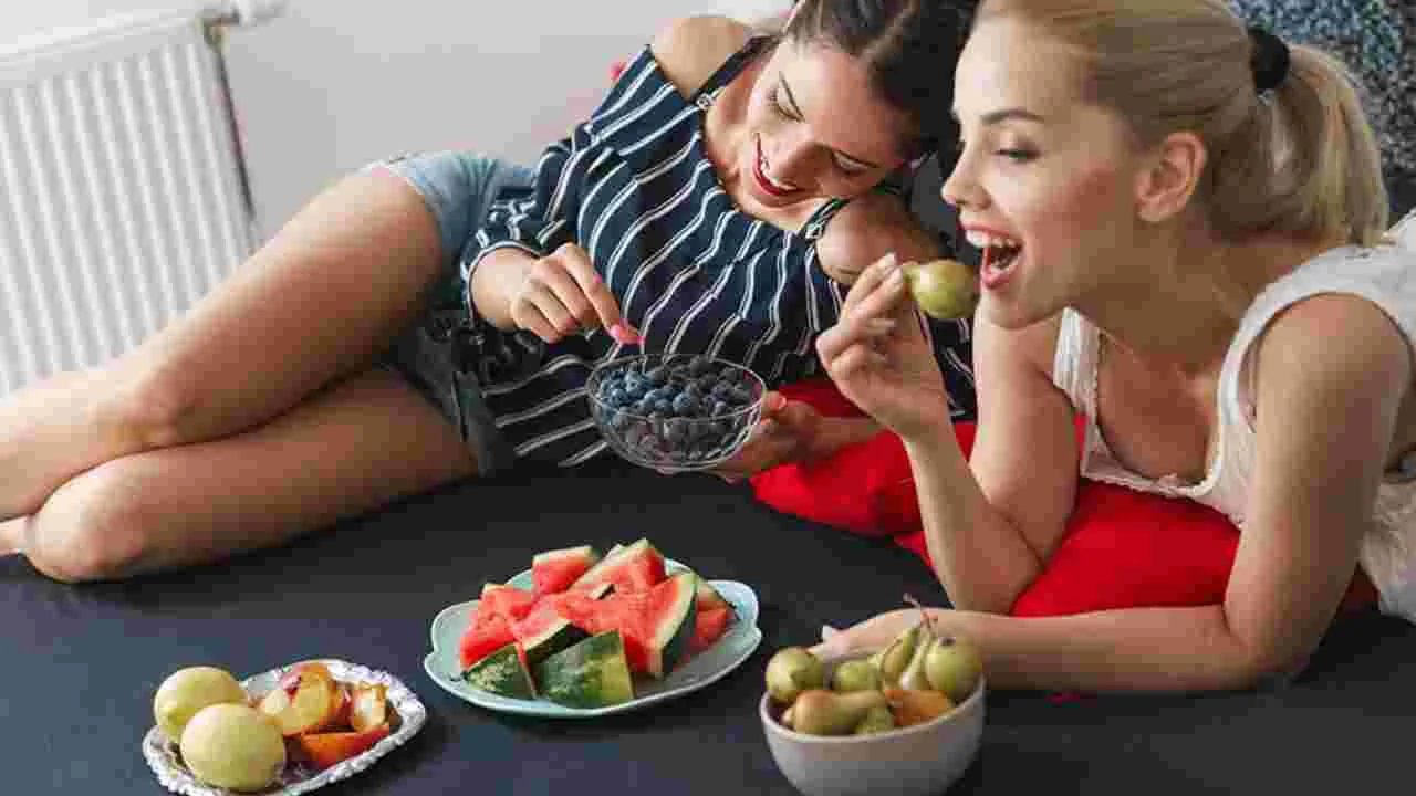 Eating Fruits at Night: రాత్రిపూట పండ్లు తినడం వల్ల కలిగే 5 దుష్ప్రభావాలు