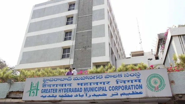 GHMC BJP Protest: గోడలు దూకేందుకు బీజేపీ నేతల యత్నం.. జీహెచ్‌ఎంసీ వద్ద టెన్షన్ టెన్షన్