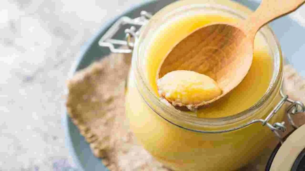 Ghee: నెయ్యి తినేటప్పుడు ఈ తప్పు అస్సలు చేయకండి.. కొలెస్ట్రాల్ 10 రెట్లు పెరుగుతుంది..