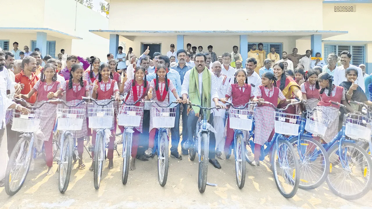 విద్య, వైద్యానికి పెద్దపీట