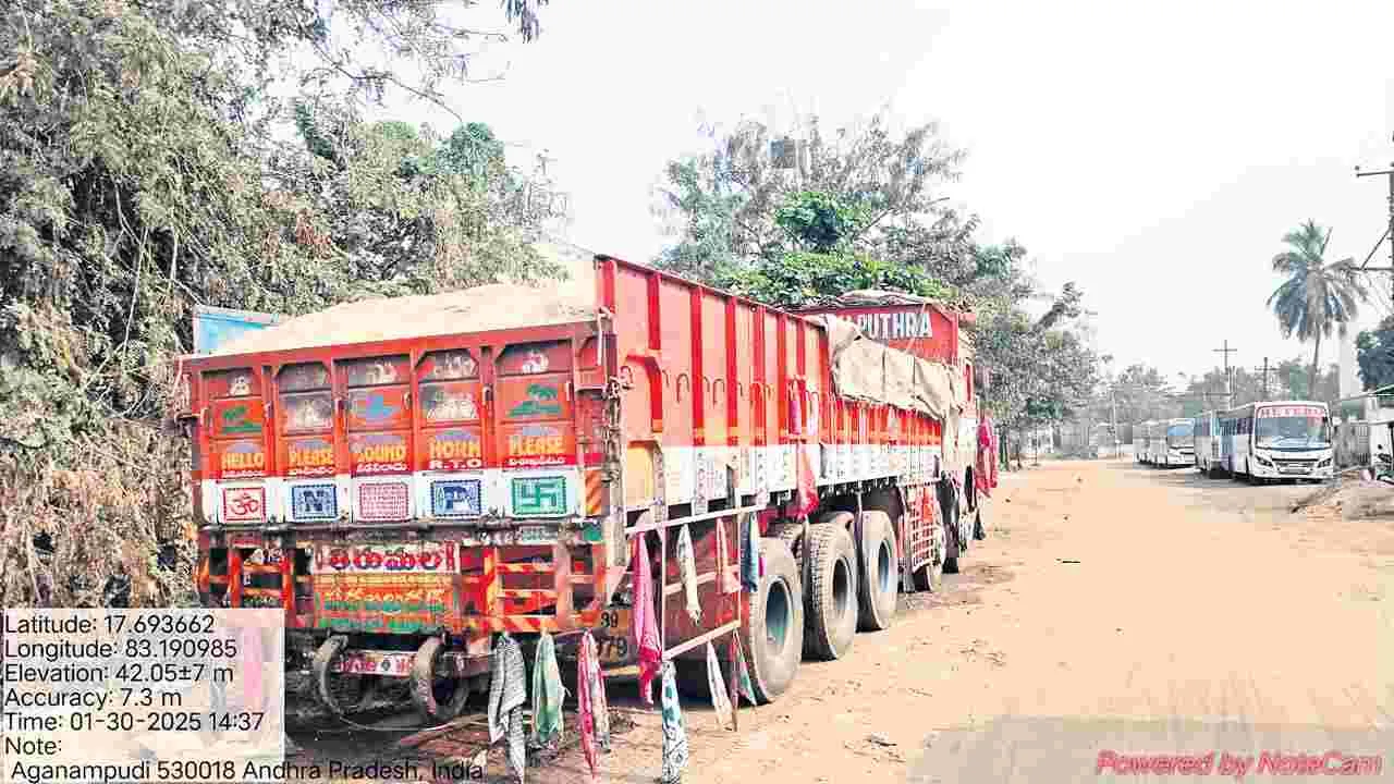 ఇసుక రవాణాలో అక్రమాలు