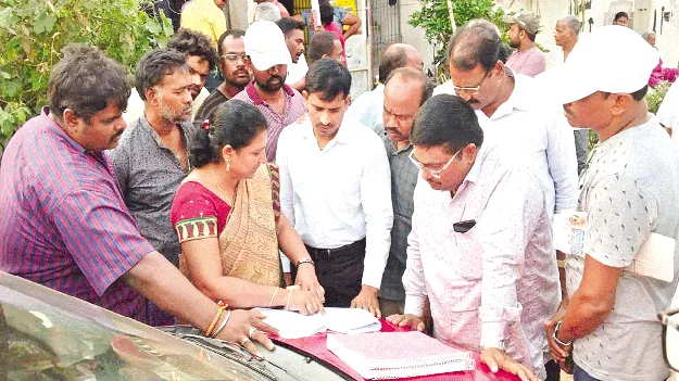 Field observation   పరిహారం చెల్లింపుల్లో తేడాలపై క్షేత్రస్థాయి పరిశీలన 