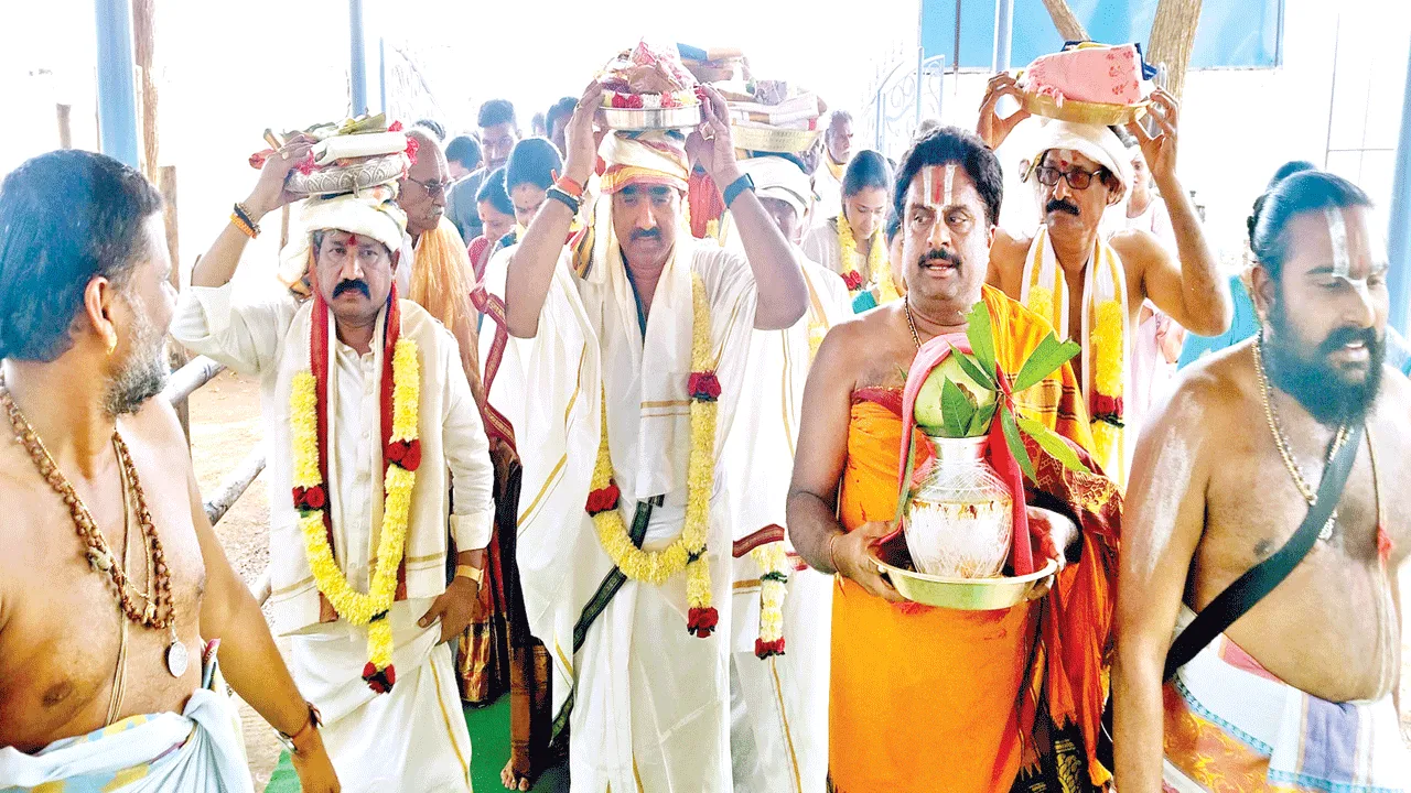 Lord Venugopala వైభవంగా వేణుగోపాల స్వామి కల్యాణం