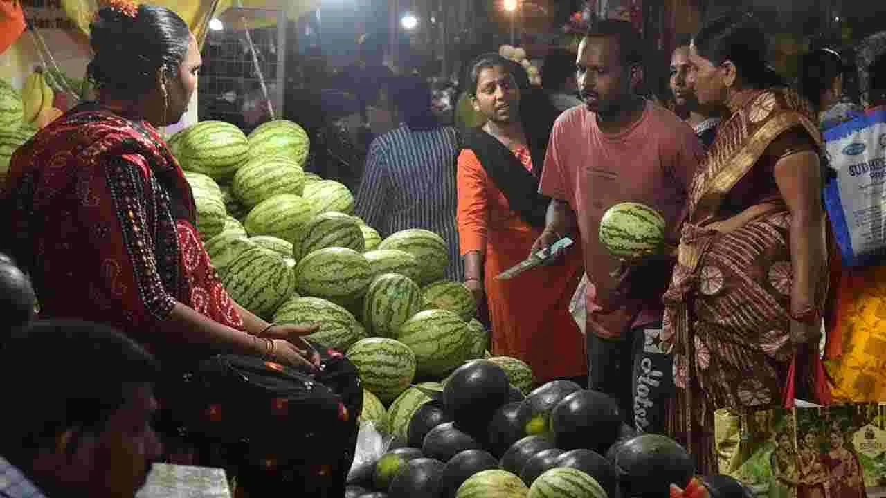 శివయ్య దర్శనానికి.. ఆలయాలు ముస్తాబు