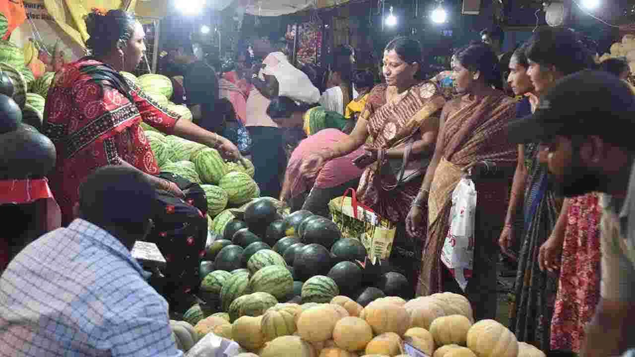 శివయ్య దర్శనానికి.. ఆలయాలు ముస్తాబు