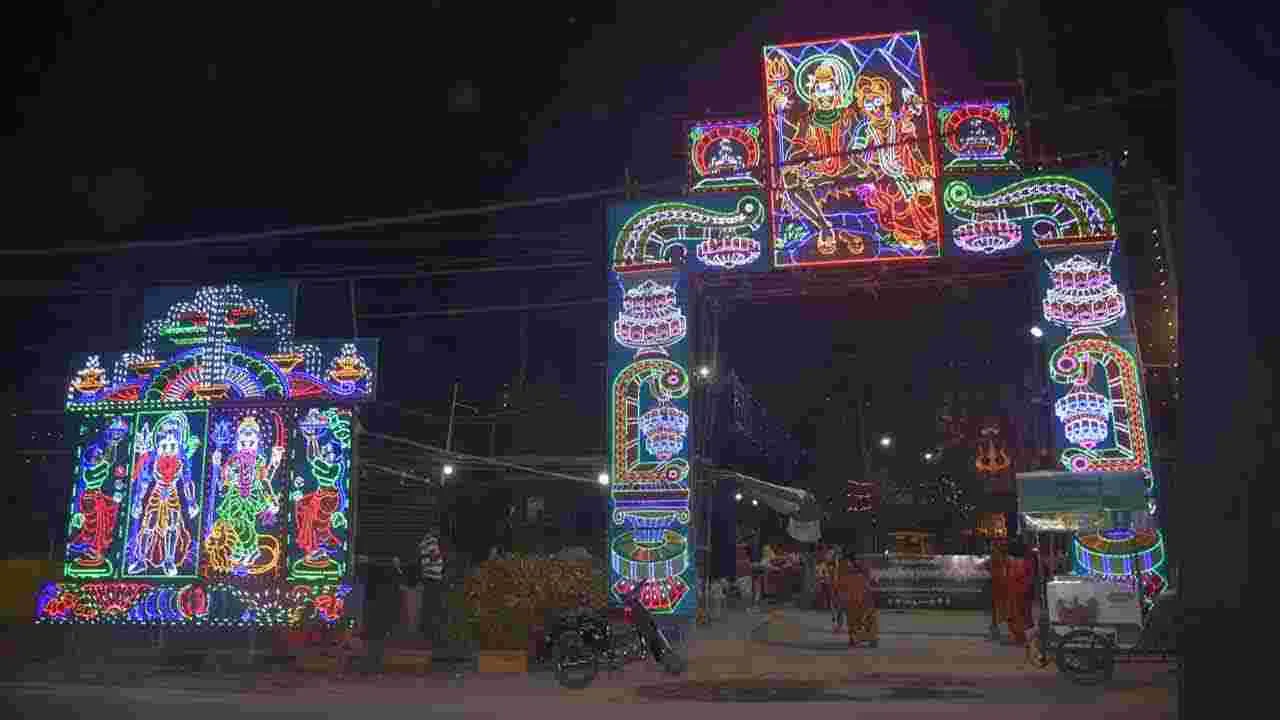 శివయ్య దర్శనానికి.. ఆలయాలు ముస్తాబు