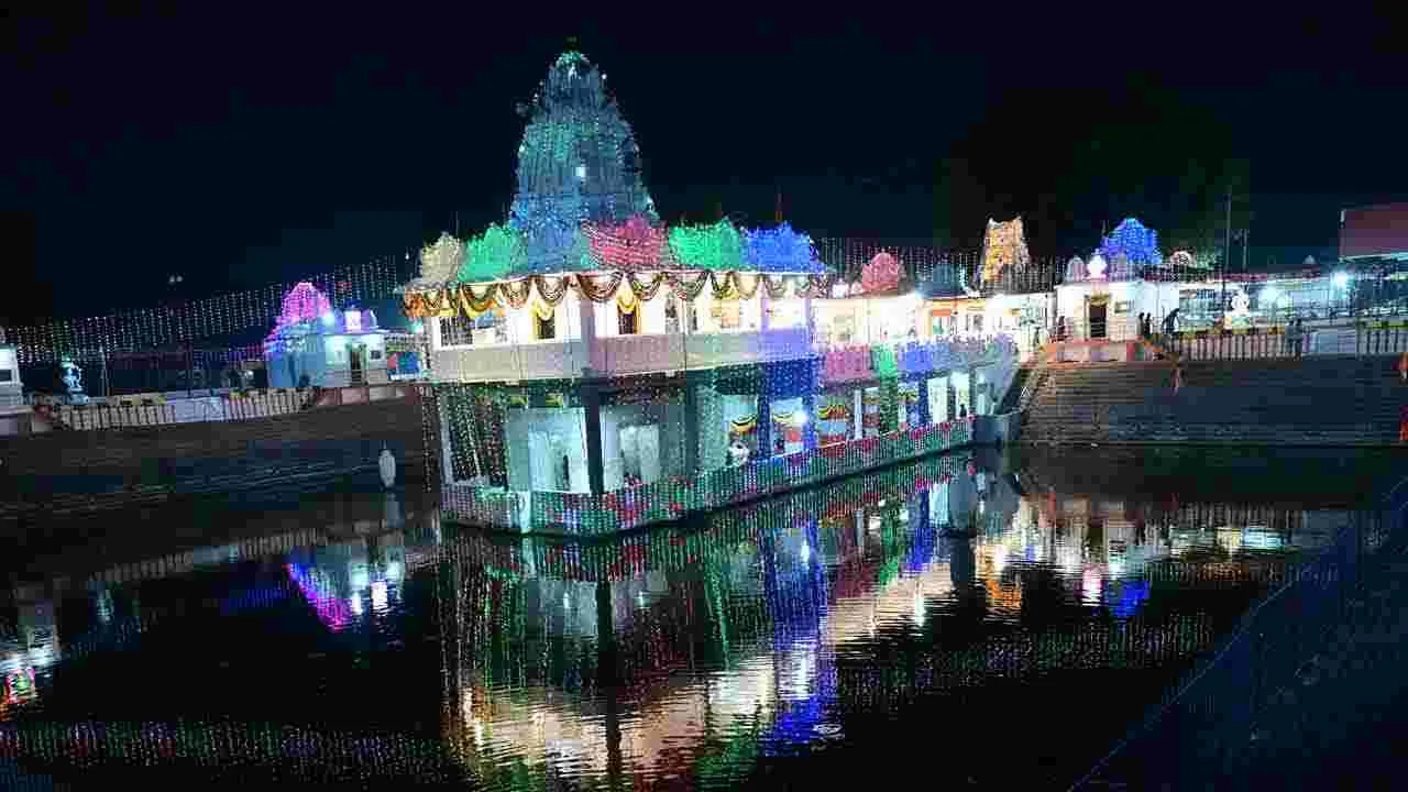 శివయ్య దర్శనానికి.. ఆలయాలు ముస్తాబు