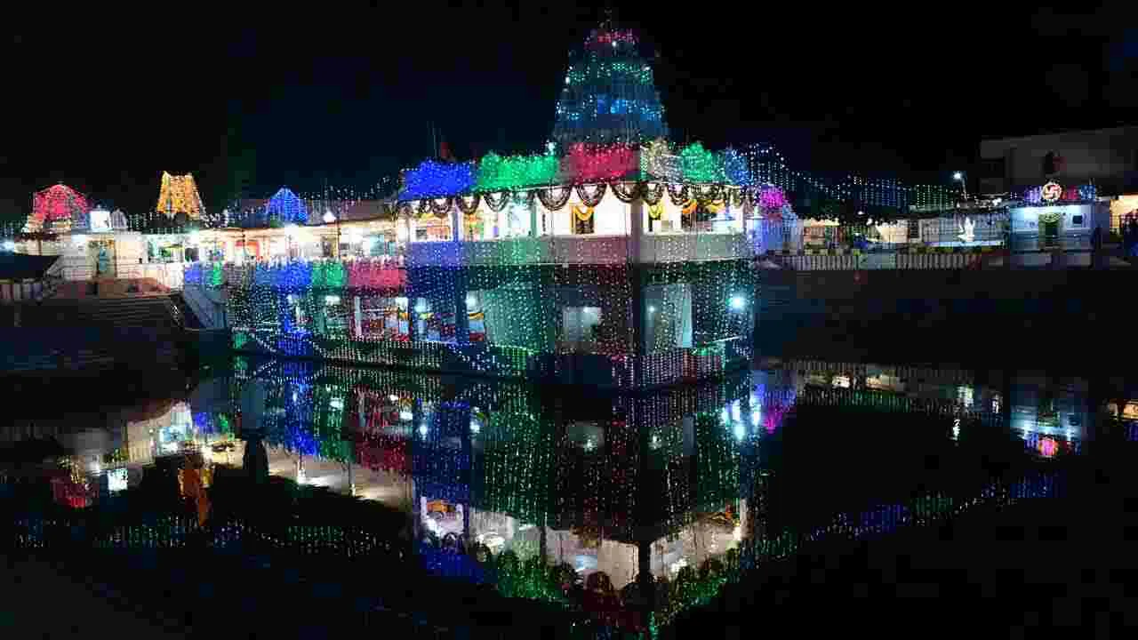 శివయ్య దర్శనానికి.. ఆలయాలు ముస్తాబు