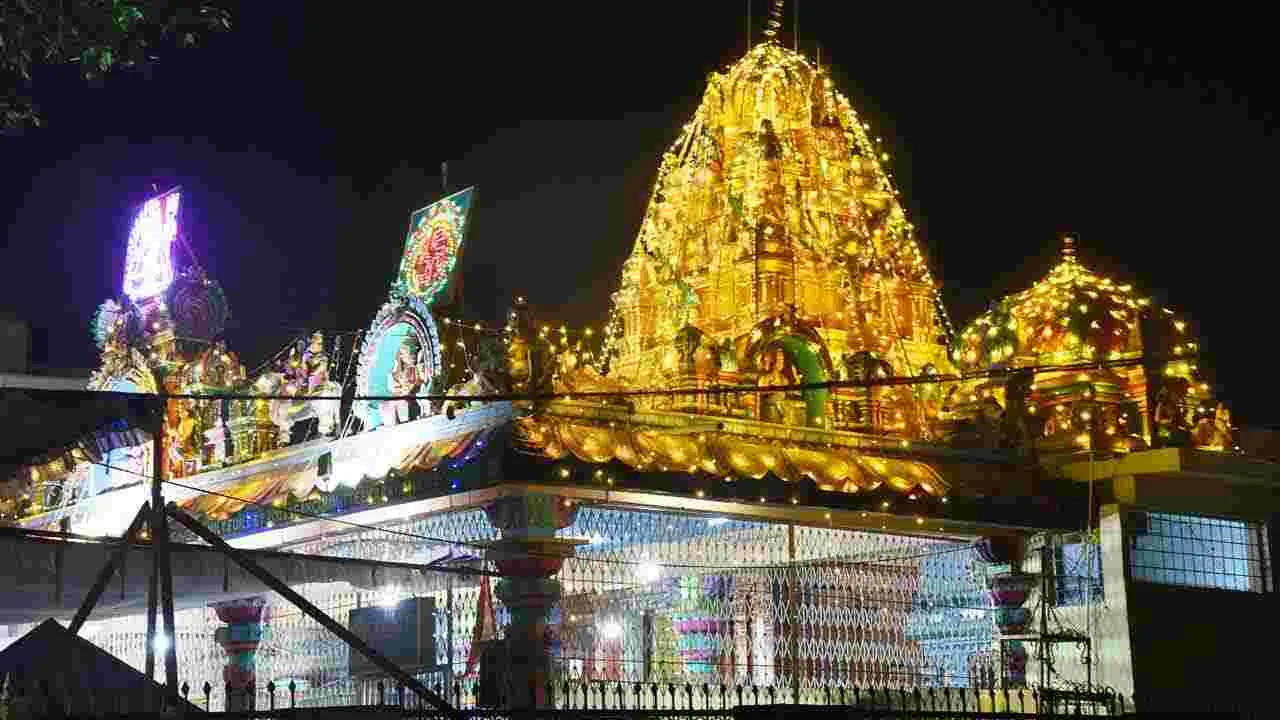 శివయ్య దర్శనానికి.. ఆలయాలు ముస్తాబు