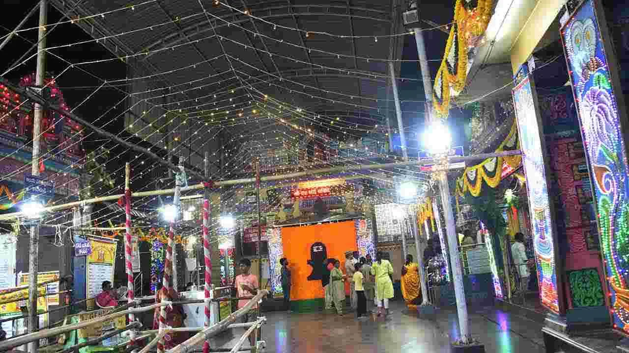 శివయ్య దర్శనానికి.. ఆలయాలు ముస్తాబు