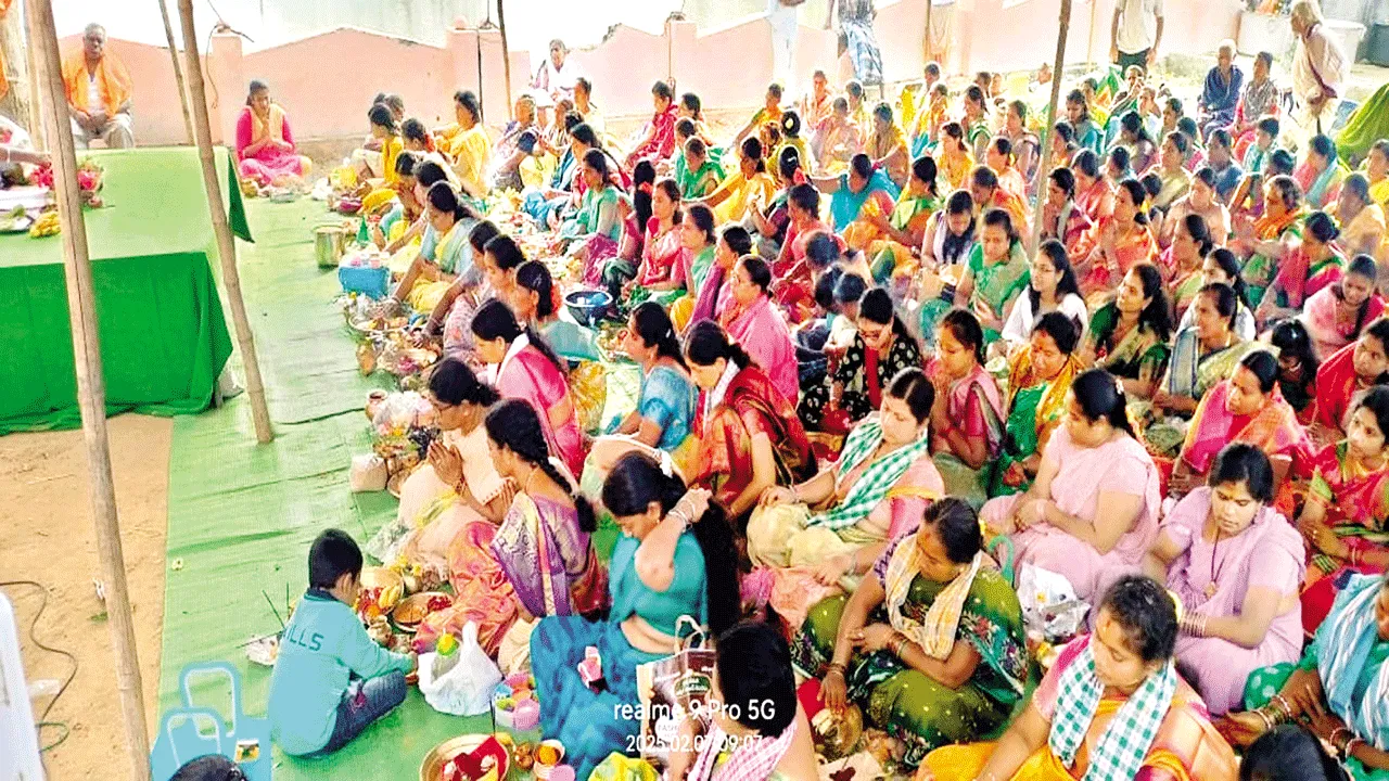 Saffron worship భక్తిశ్రద్ధలతో కుంకుమ పూజలు
