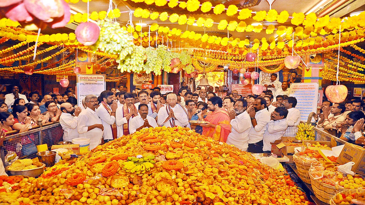 మావుళ్లమ్మ ఆలయంలో అన్నసమారాధన