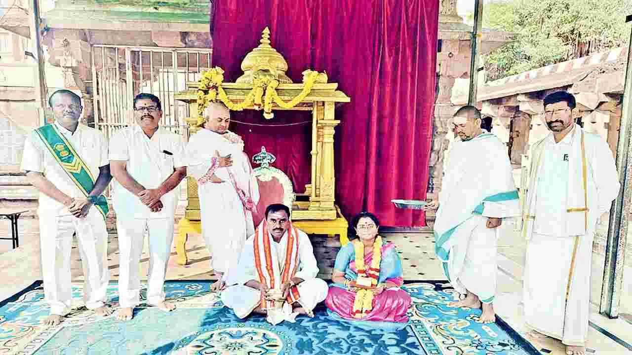 మహానందిలో న్యాయాధికారి పూజలు