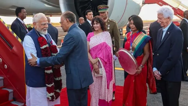PM Modi: మారిషస్‌ చేరుకున్న ప్రధాని మోదీ.. రెండు రోజులు కూడా..