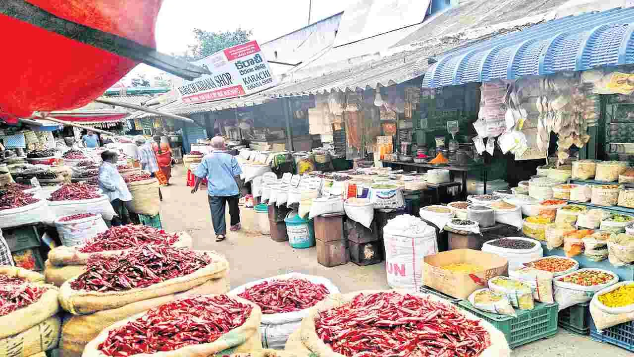 పూర్ణామార్కెట్లో బినామీ దందా