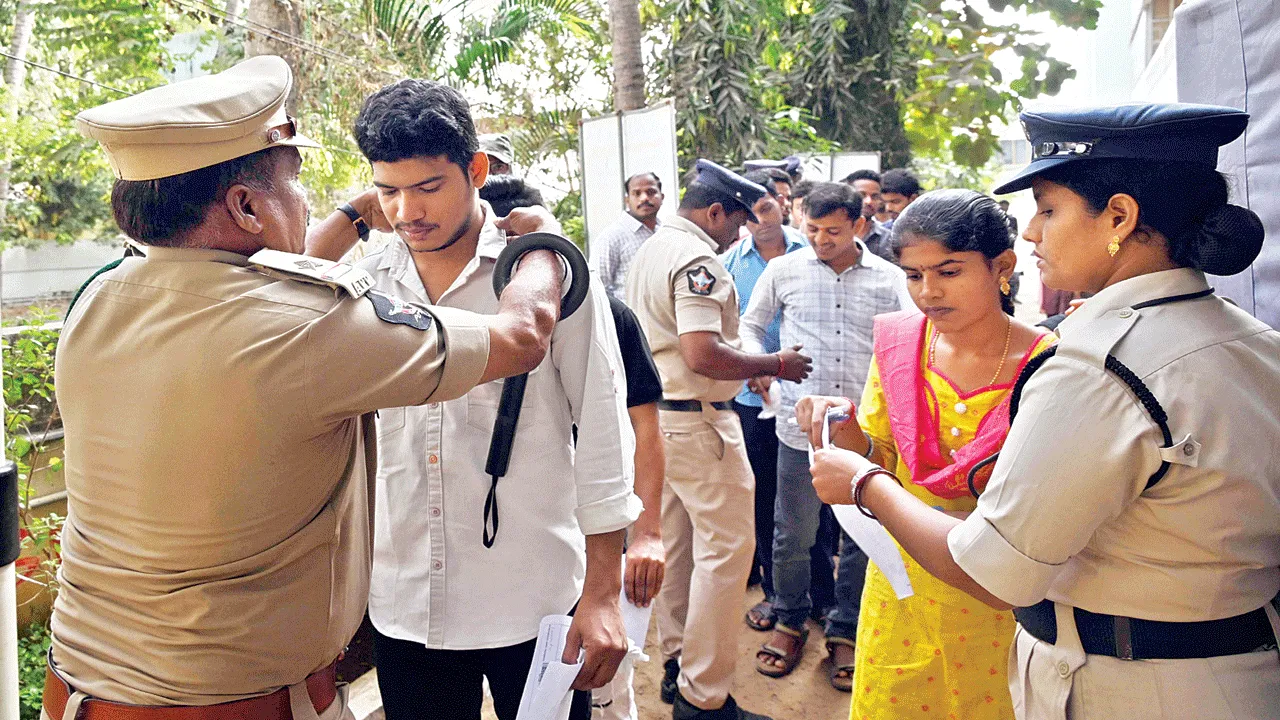 ప్రశాంతంగా గ్రూప్-2 పరీక్షలు