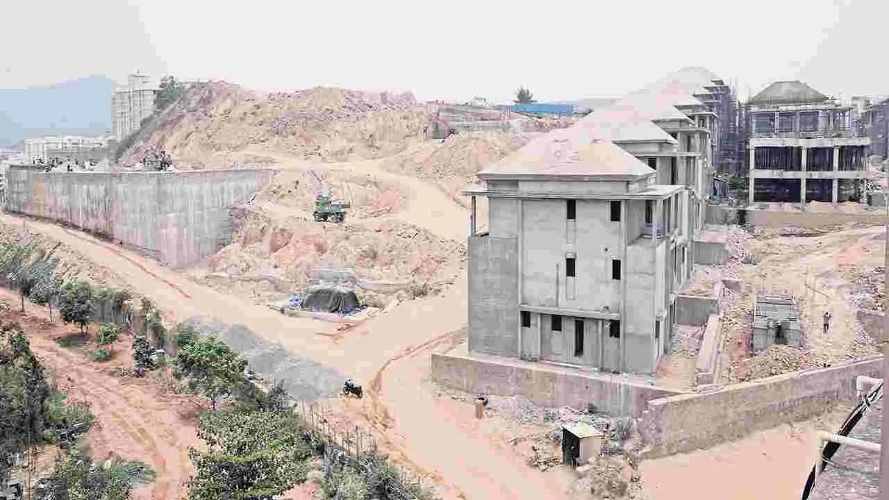 హయగ్రీవకు ఈడీ షాక్
