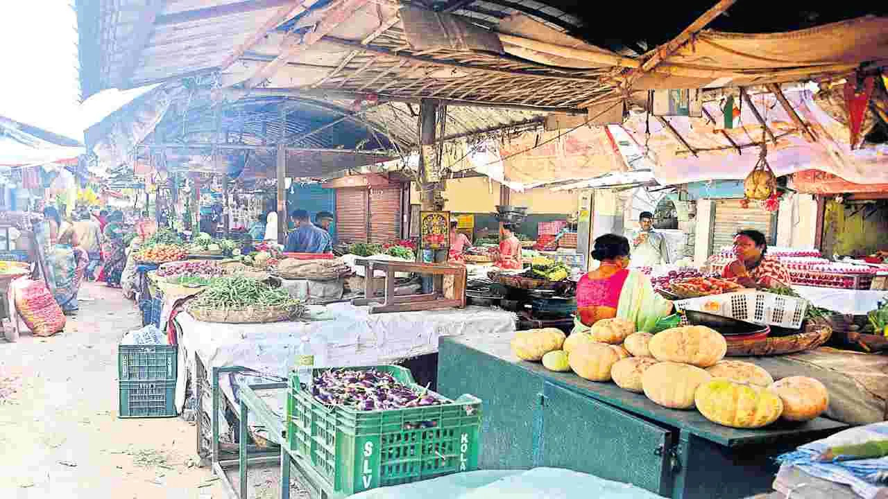పూర్ణామార్కెట్లో బినామీల దందా!