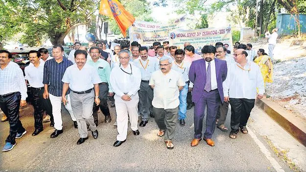 దేశాభివృద్ధికి నూతన ఆవిష్కరణలు ఎంతో కీలకం