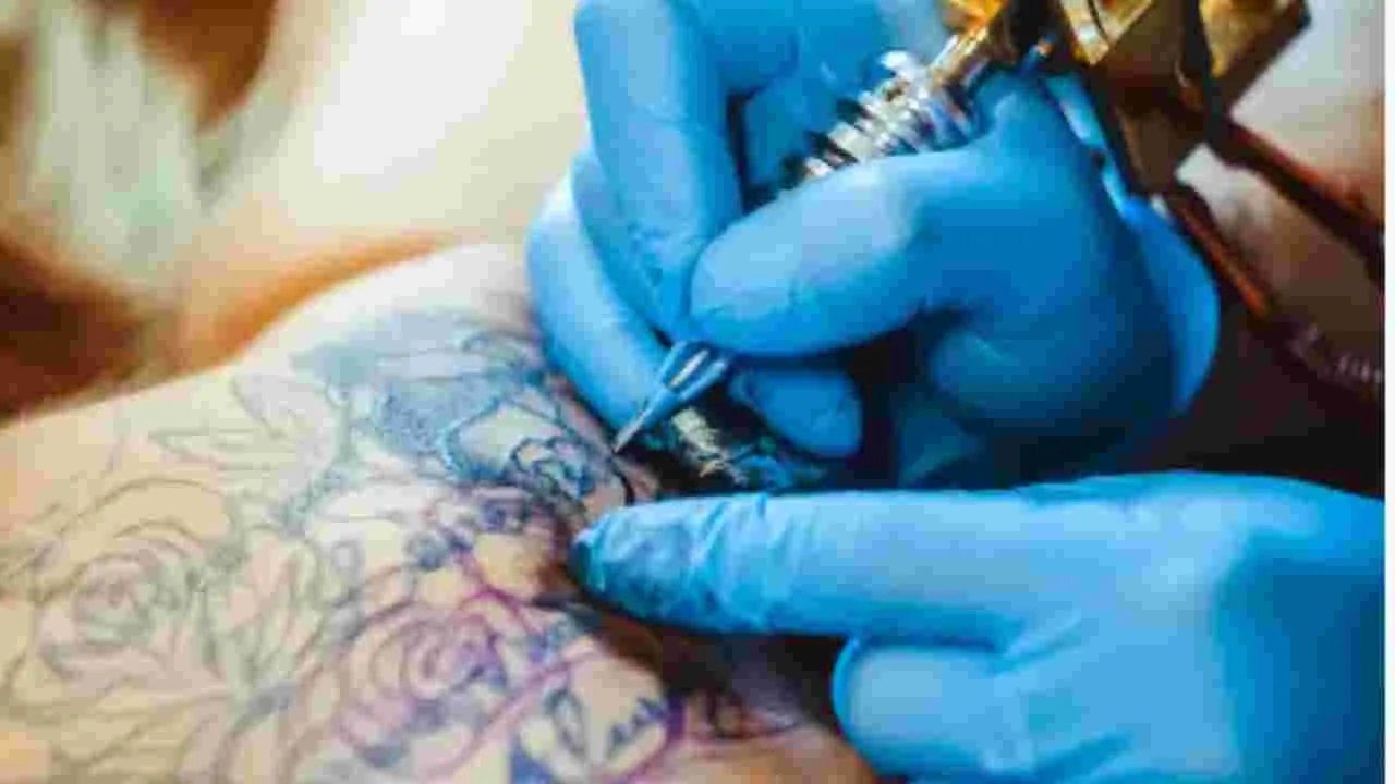Tattoo: పచ్చబొట్టు వేయించుకోవాలని అనుకుంటున్నారా.. ఈ జాగ్రత్తలు తీసుకోండి..