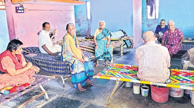 ఆశ్రమాలకు ఆదరణ