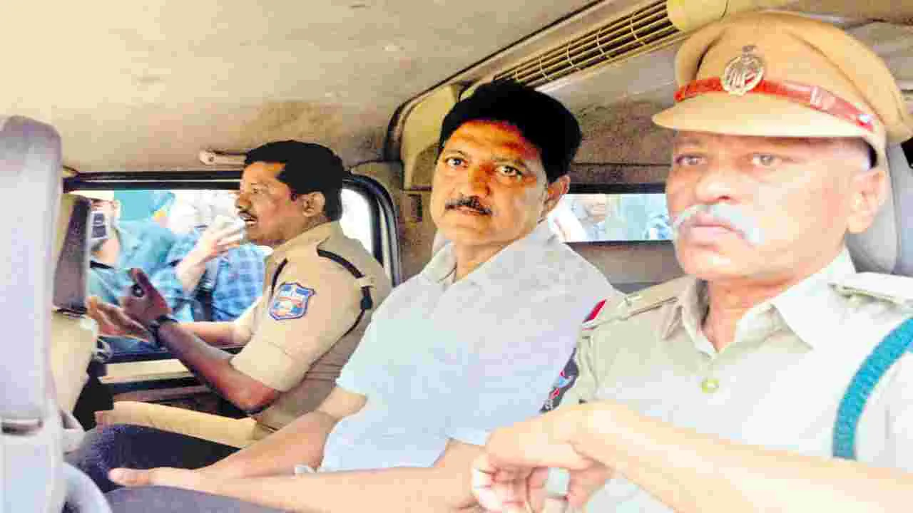 AP Police: వంశీకి పోలీసుల షాక్‌