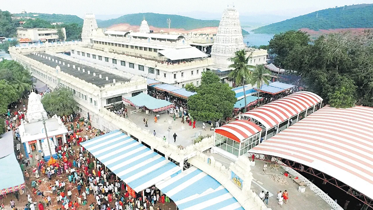 అన్నవరంలో బో...ఫోర్స్!