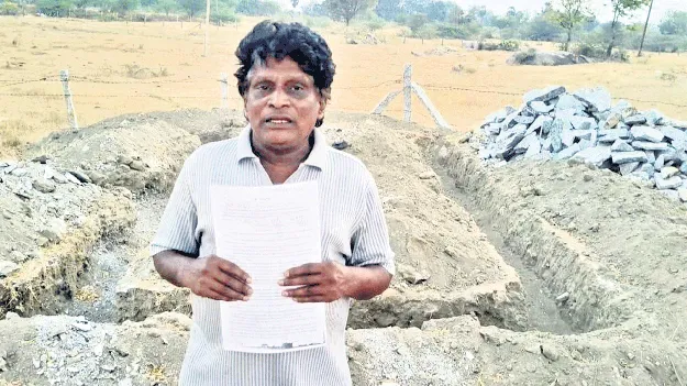 మాజీ సైనికుడి భూమి కబ్జా