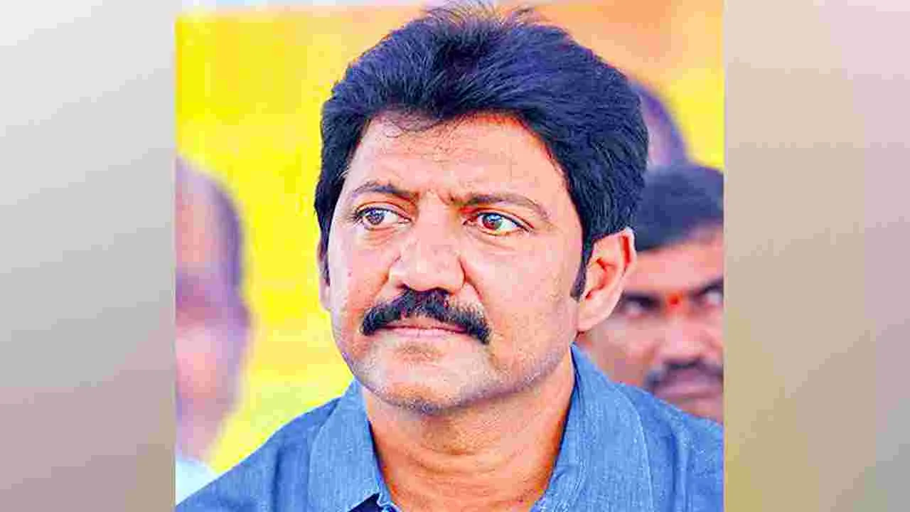 Ap Police : వంశీ ఇంట్లో సుదీర్ఘ సోదాలు