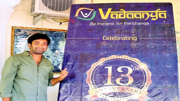 Charity Work: స్నేహితులతో కలసి.. సేవకు కదిలి..!