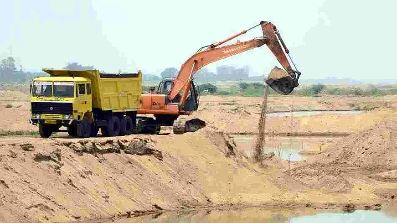 AP Govt : ఇసుక అక్రమ తవ్వకాలపైమళ్లీ సమగ్ర నివేదిక