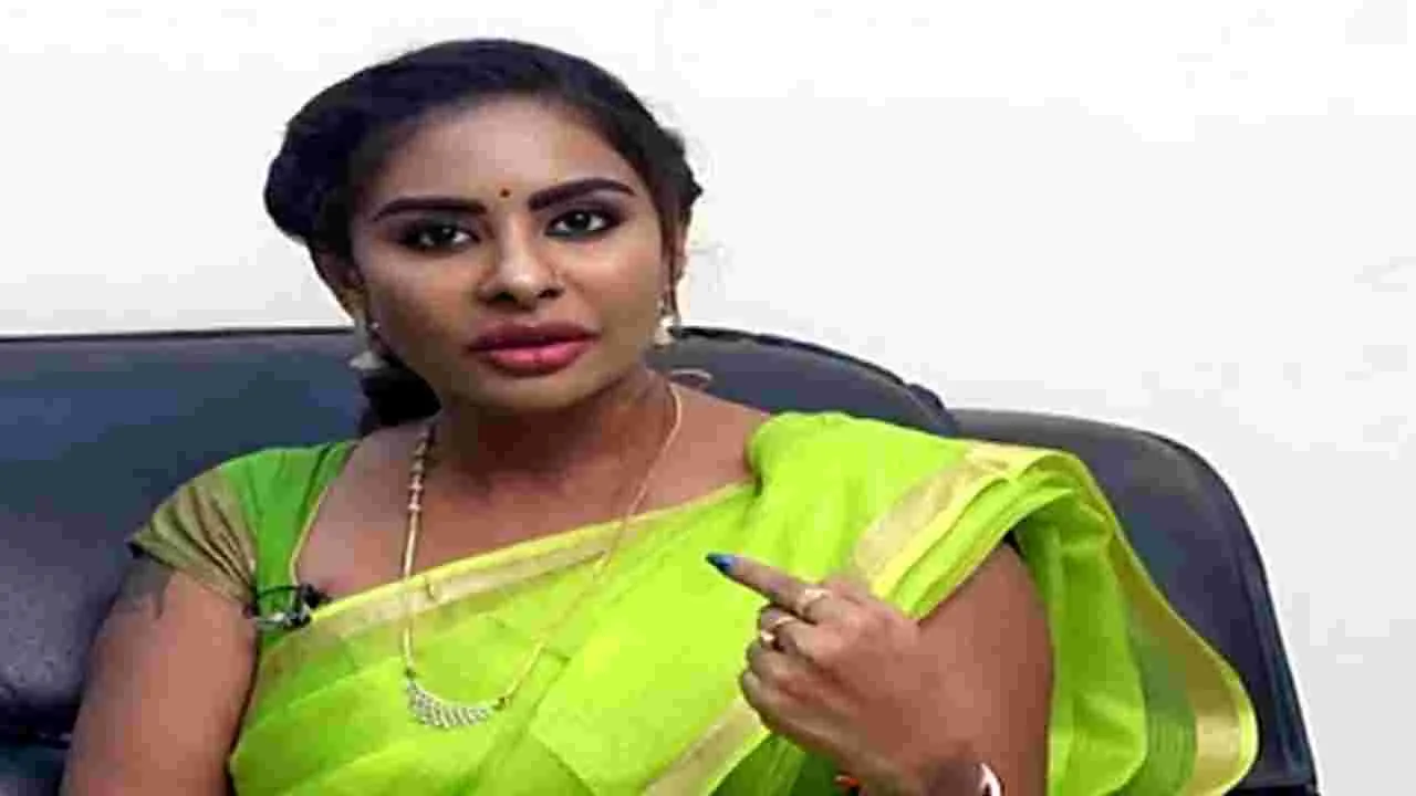 AP High Court : అరెస్ట్‌ నుంచి శ్రీరెడ్డికి రక్షణ