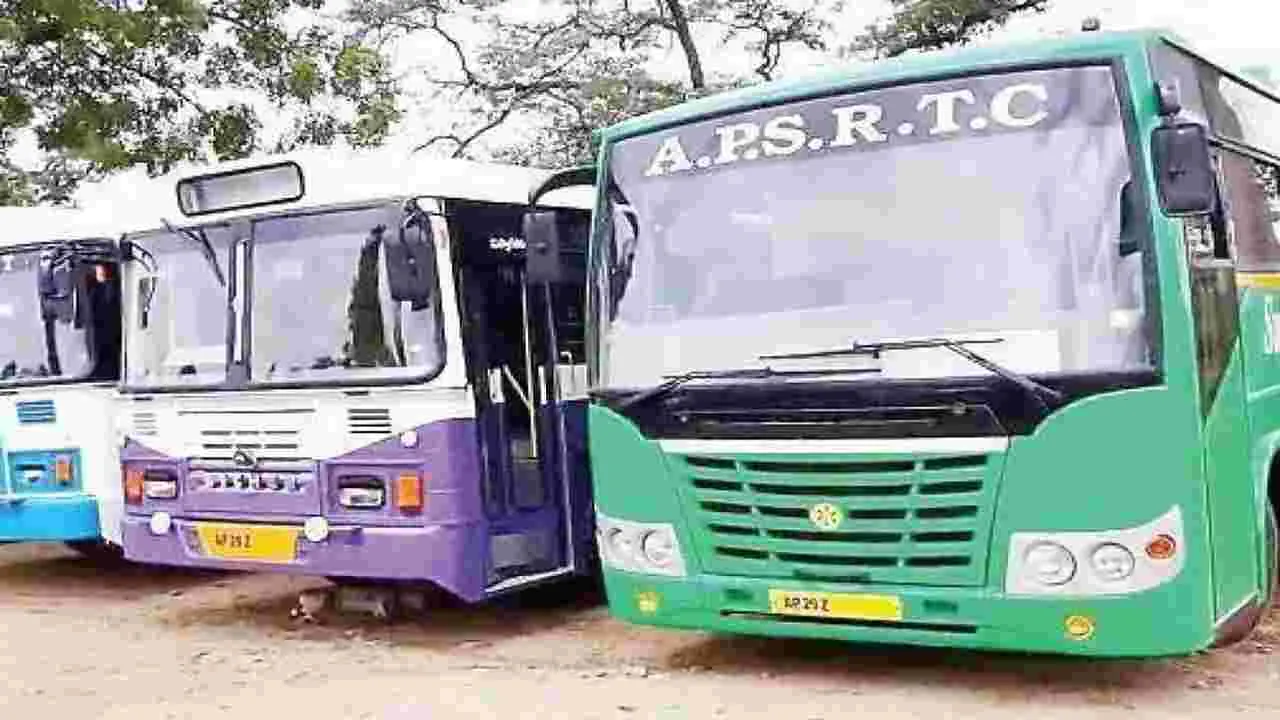 APSRTC : స్టీరింగ్ ఒకరికి.. సిగ్నల్ మరొకరికి!