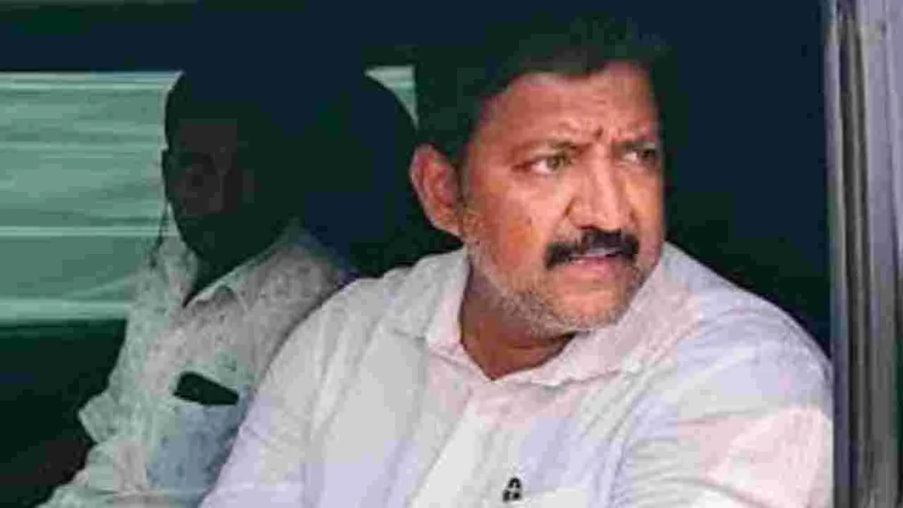 వంశీ బ్యారక్కు పరదా!