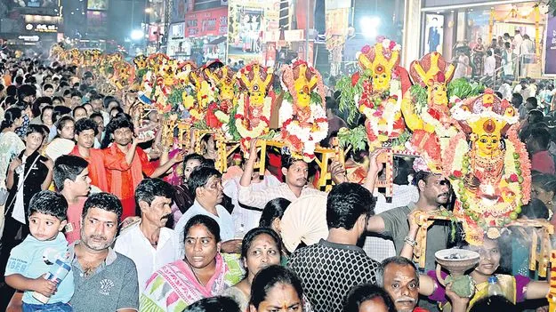 ఘనంగా పైడిమాంబ తొలేళ్ల ఉత్సవం