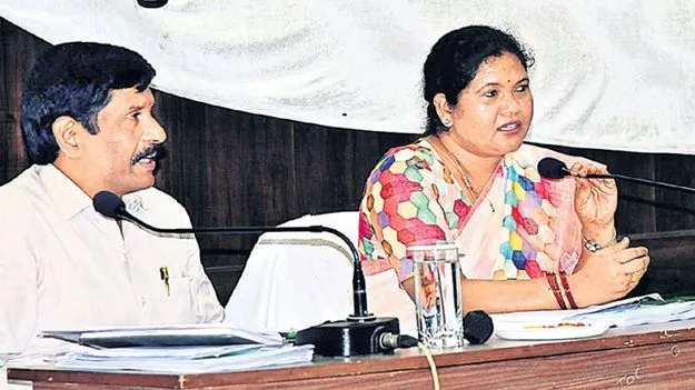నదుల్లో అడ్డగోలుగా ఇసుక తవ్వకాలు