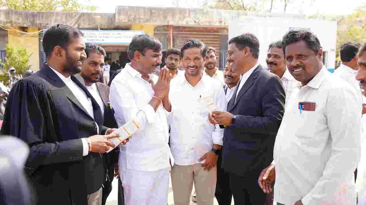 హామీలను అమలు చేసి ఓట్లు అడగాలి