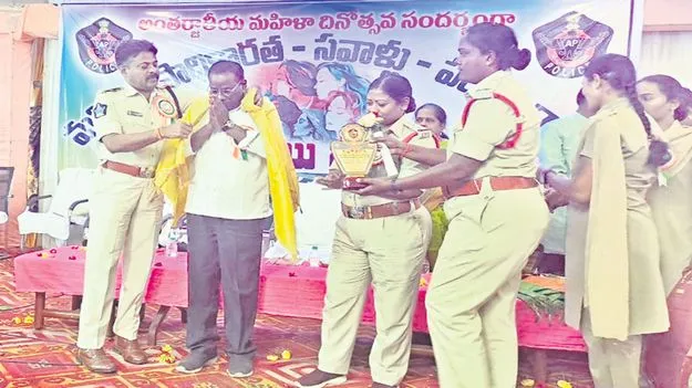 జనజాగృతి సేవలు భేష్: ఎస్పీ