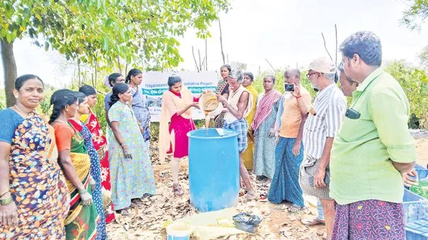 ద్రవజీవామృతం తయారీపై శిక్షణ