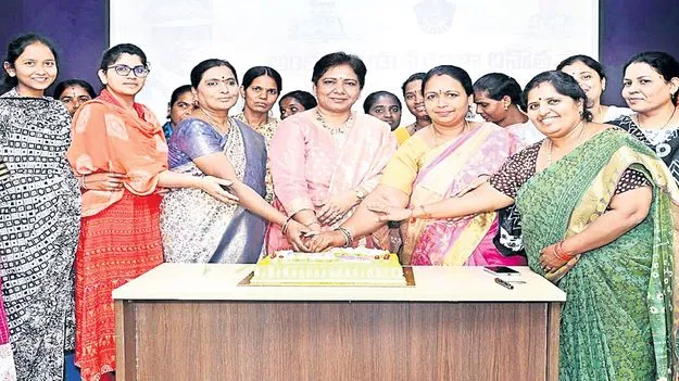 sp కలిసి పనిచేద్దాం.. ప్రగతిని సాధిద్దాం: ఎస్పీ