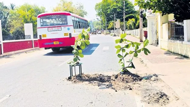మున్సిపల్ సిబ్బంది నిర్లక్ష్యం